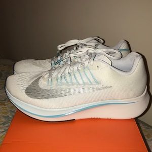 NWOT Nike Zoom Fly